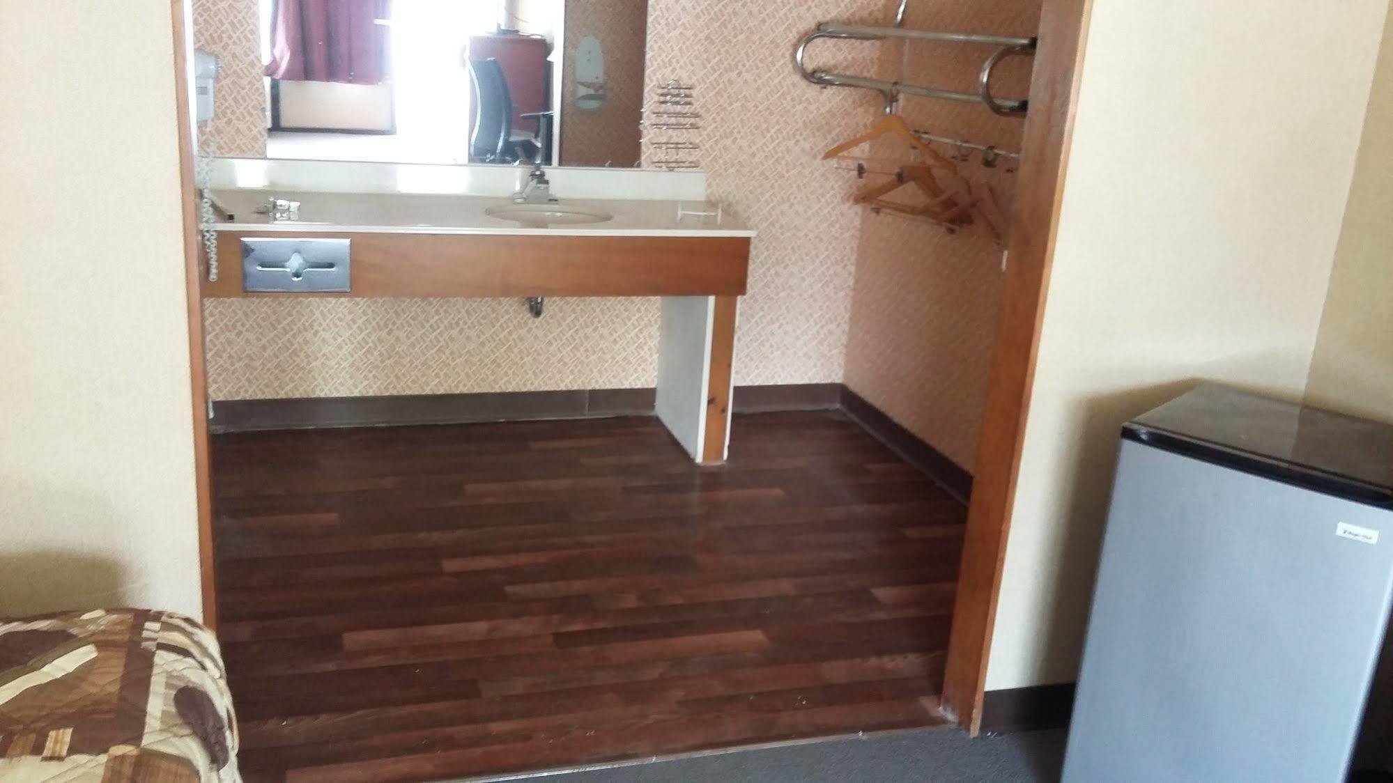 Hotel And 2*